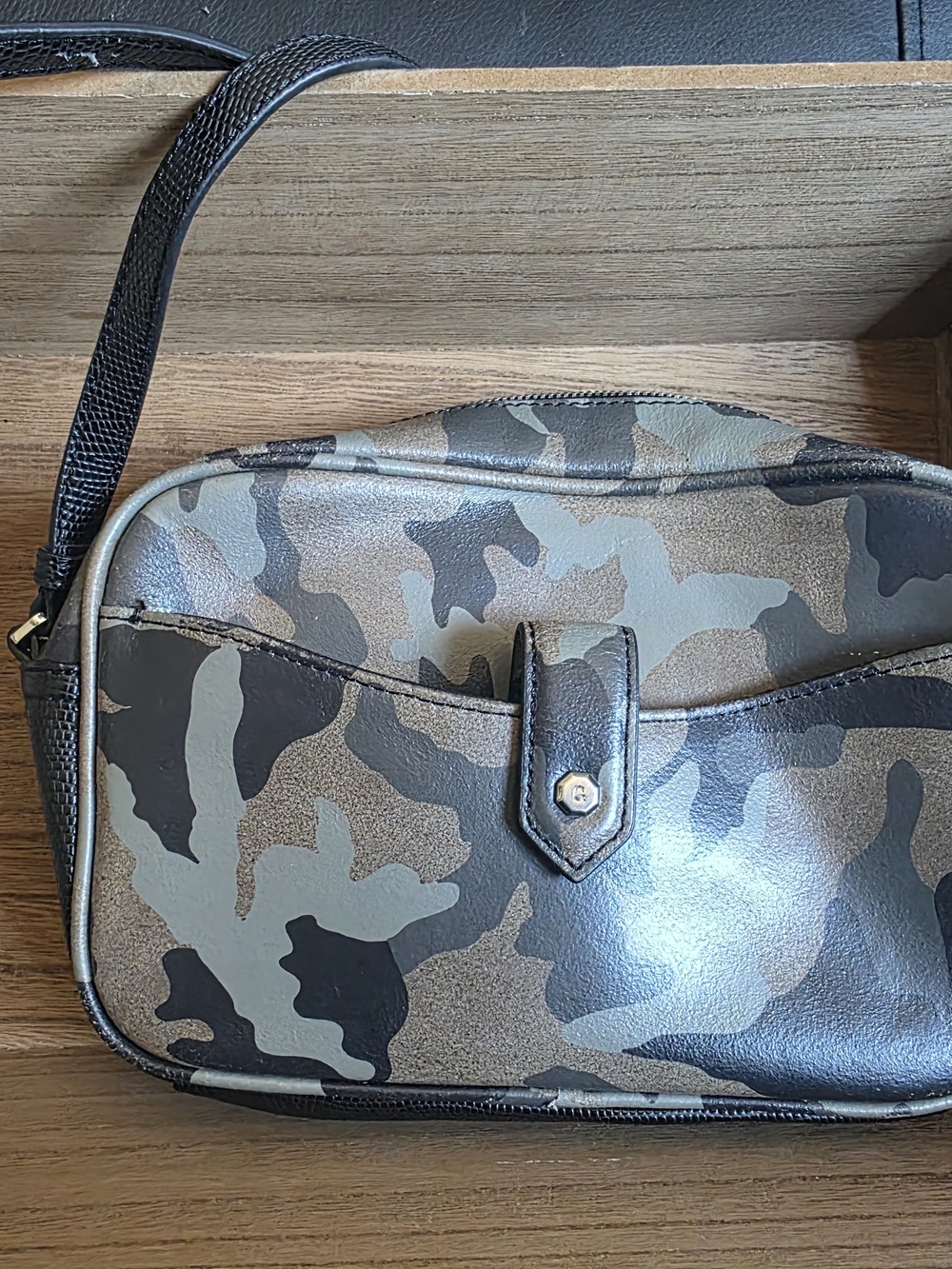 G.I.L.I. Leather Camouflage Crossbody  (Green/Black)